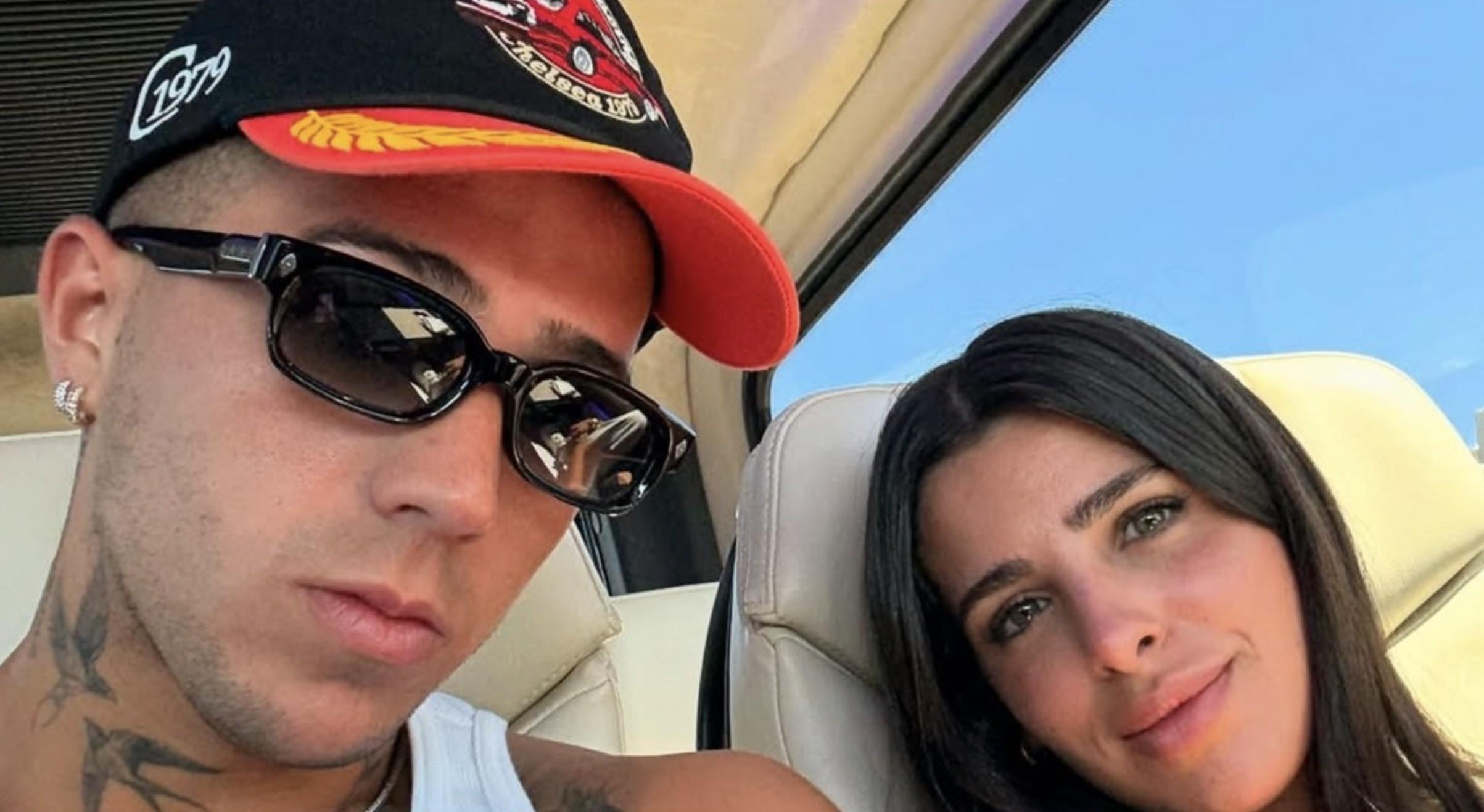 华体会app官方网站-享受假期，恩佐与家人一同来到了希腊度假